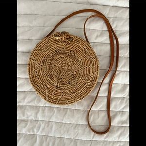 Round straw bag